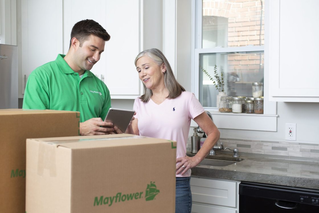 A mover uses a technology to stay organized