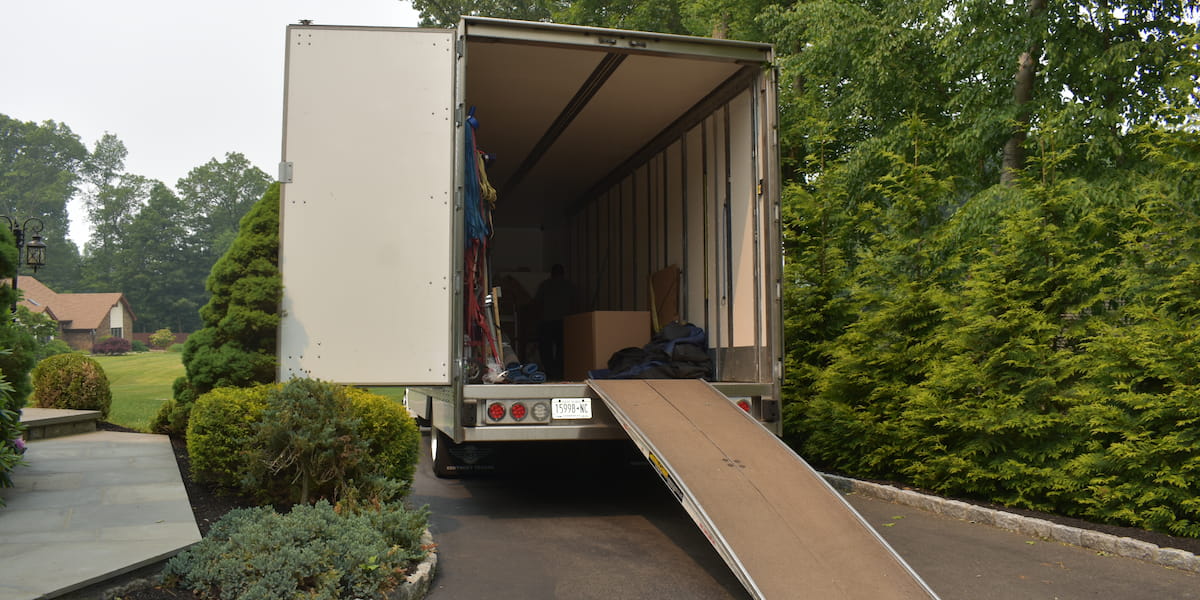 Murphy moving truck doing a moving preparations